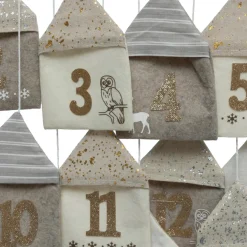 Calendrier de l'avent beige suspendu