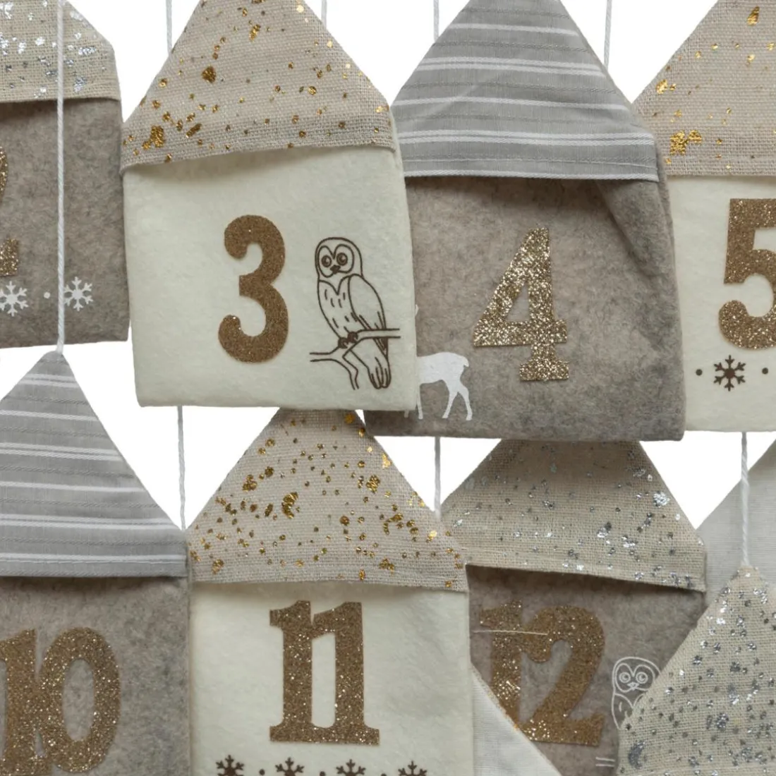 Calendrier de l'avent beige suspendu