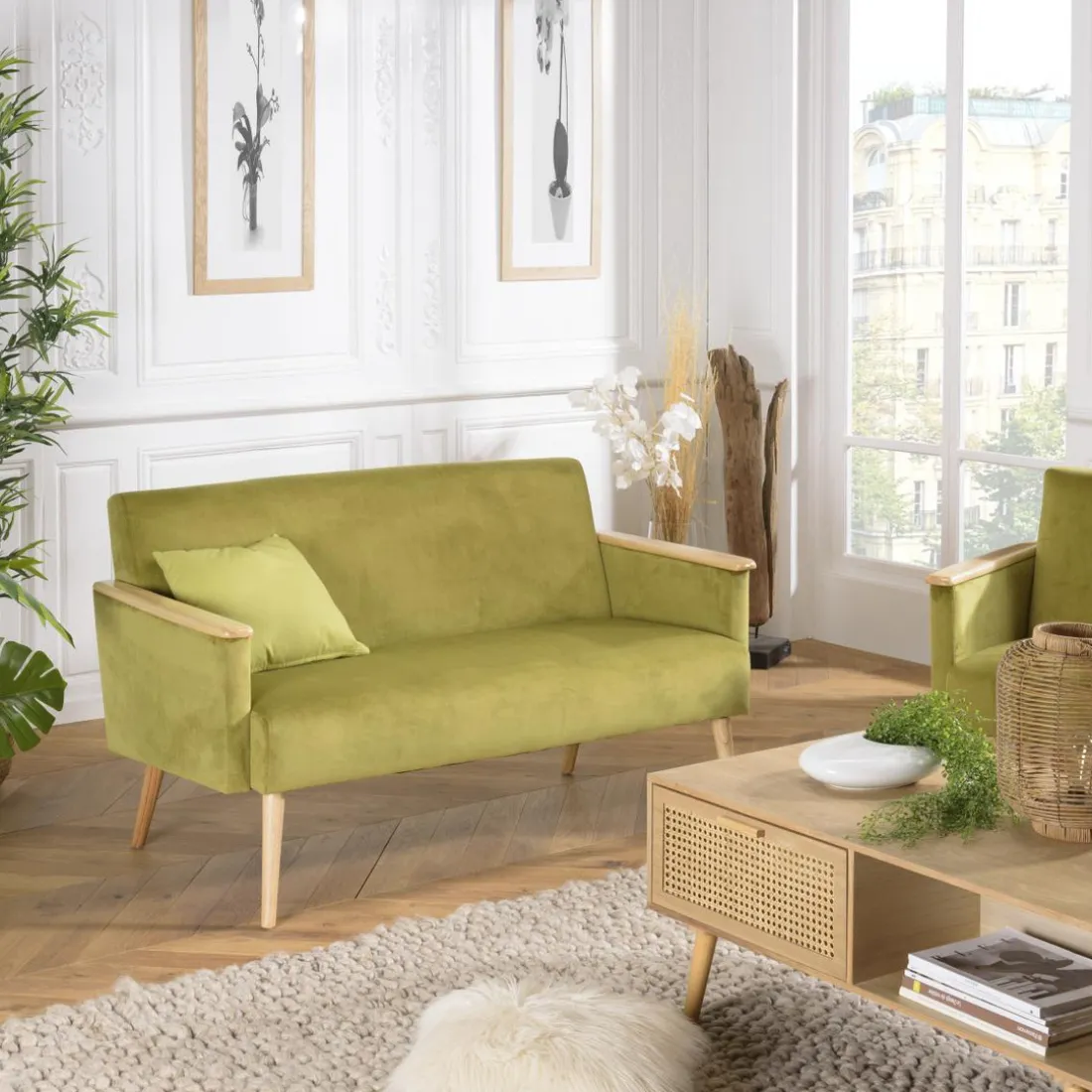 Canapé 2 places velours vert clair pieds et accoudoirs bois