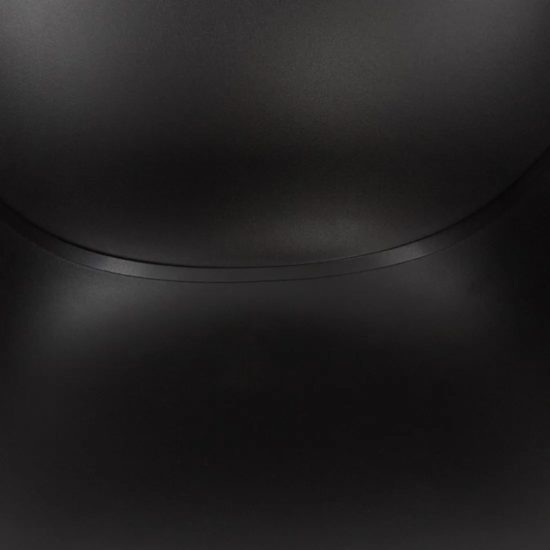 Chaise avec accoudoirs 'APODIS' noire en matière plastique