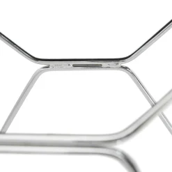 Chaise design 'GAUDY' blanche avec pied en métal chromé