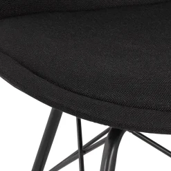 Chaise design 'INDIA' en tissu noir et pieds en métal noir