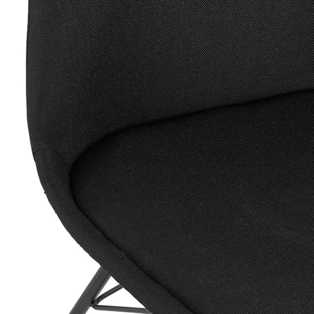Chaise design 'INDIA' en tissu noir et pieds en métal noir