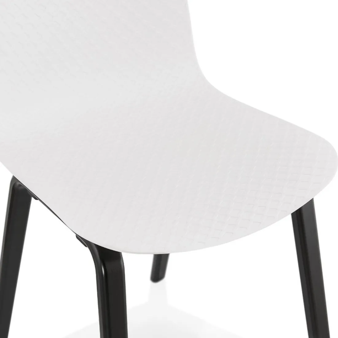 Chaise design 'PACIFIK' blanche avec pieds en bois noir