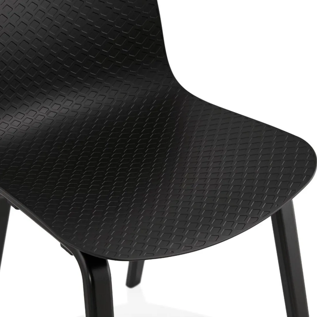 Chaise design 'PACIFIK' noire avec pieds en bois noir