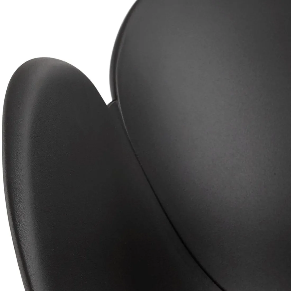 Chaise design scandinave 'PICATA' noire avec pieds en bois