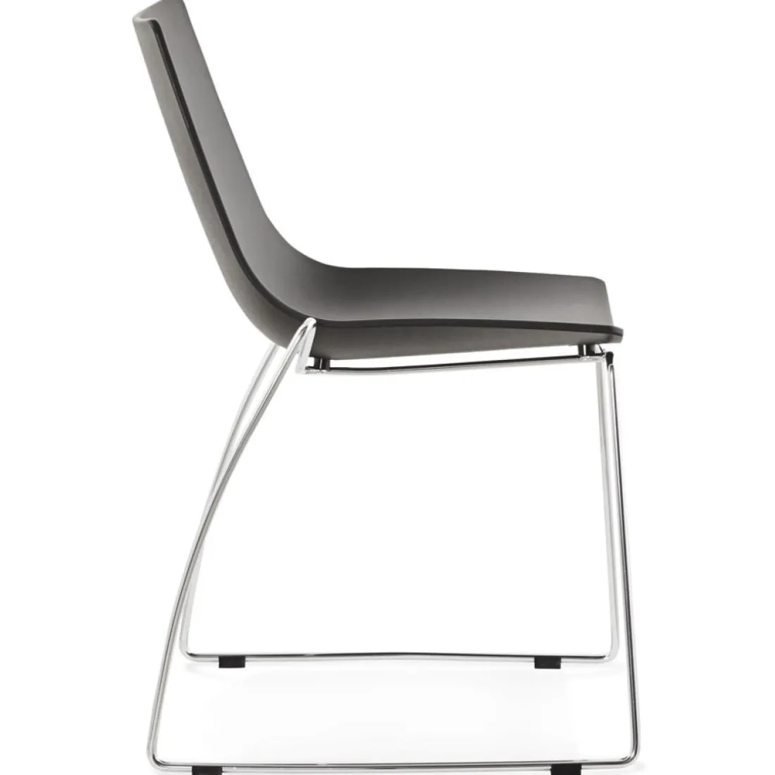 Chaise design 'TRENO' noire en matière plastique