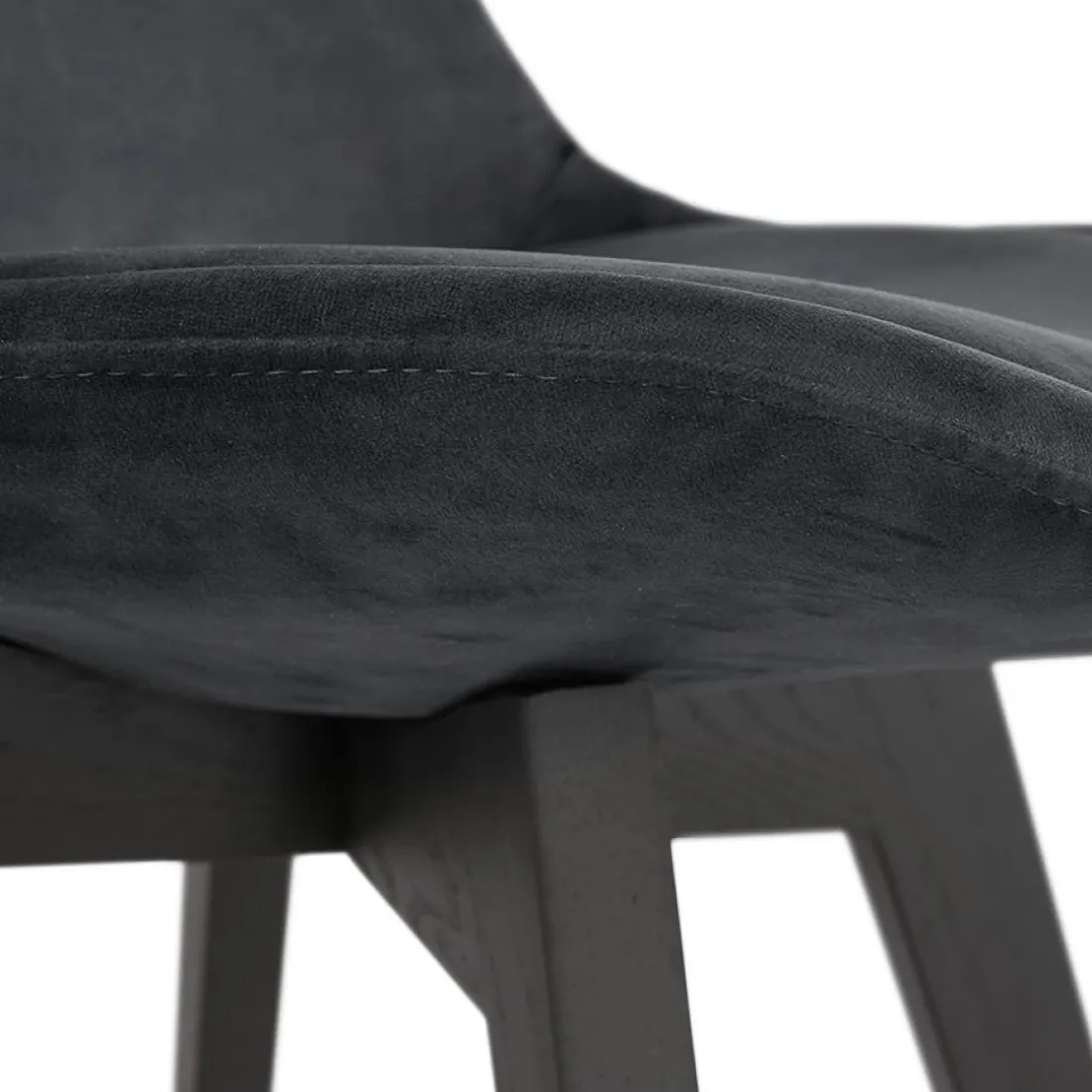 Chaise en velours noir 'JOE' avec structure en bois noir