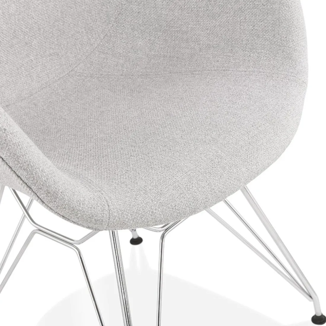 Chaise moderne 'ORIGAMI' en tissu gris clair avec pieds en métal chromé