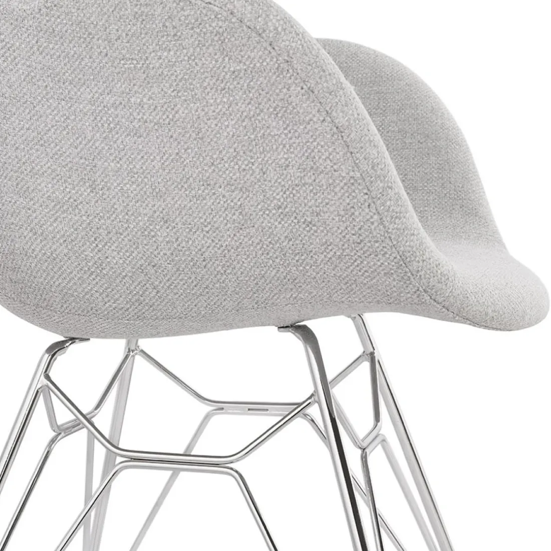 Chaise moderne 'ORIGAMI' en tissu gris clair avec pieds en métal chromé
