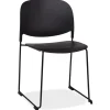 Chaise 'PILA' noire avec assise plastique et structure métal