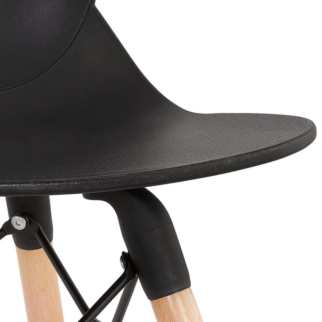 Chaise scandinave 'EPIK' noire moderne