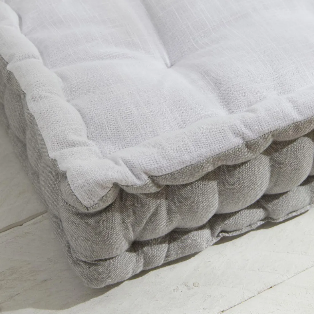 Coussin de Sol Blanc Slub Chambray Broderie Capucine - Charme