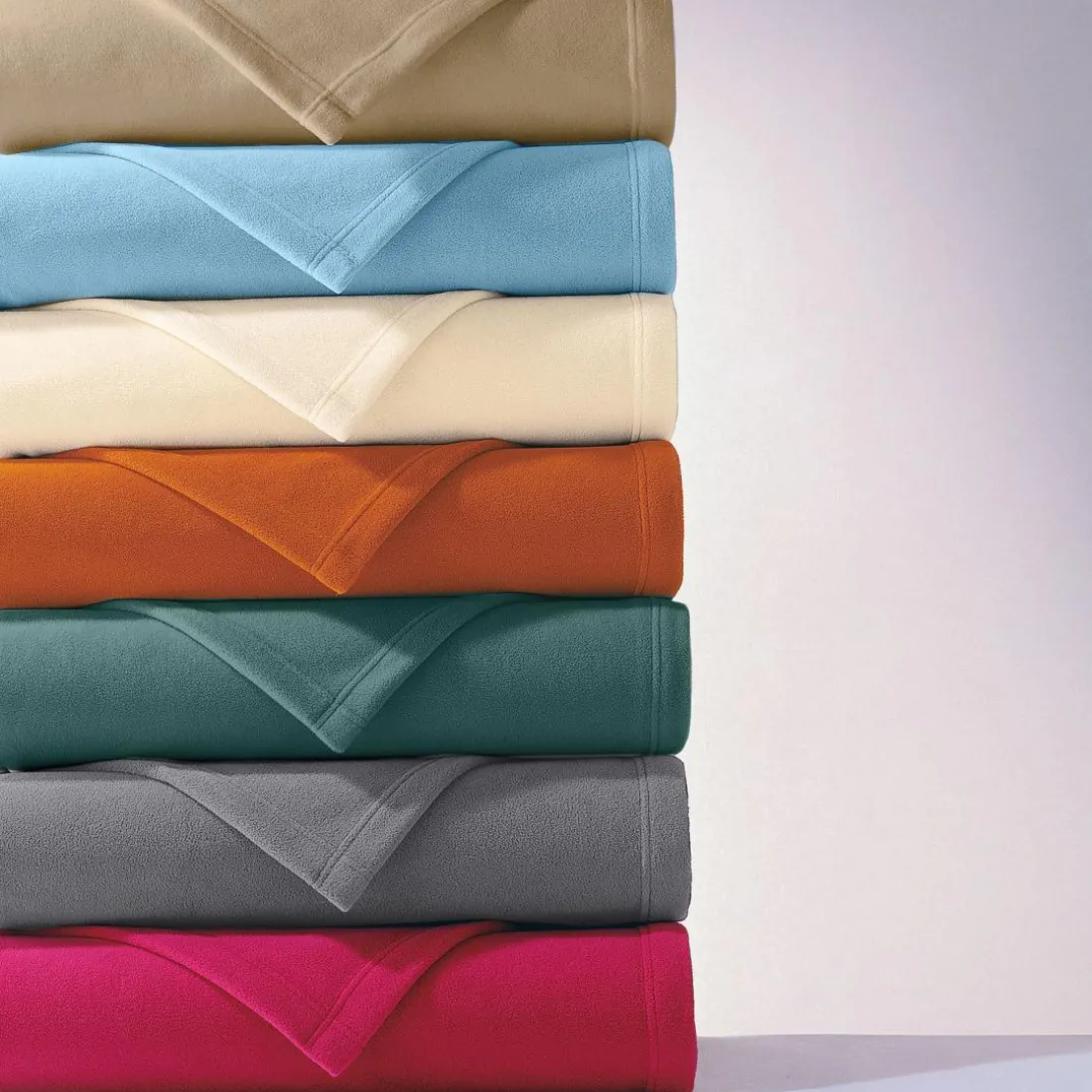 Couverture POLAIRE unie microfibre tempérée eucalyptus