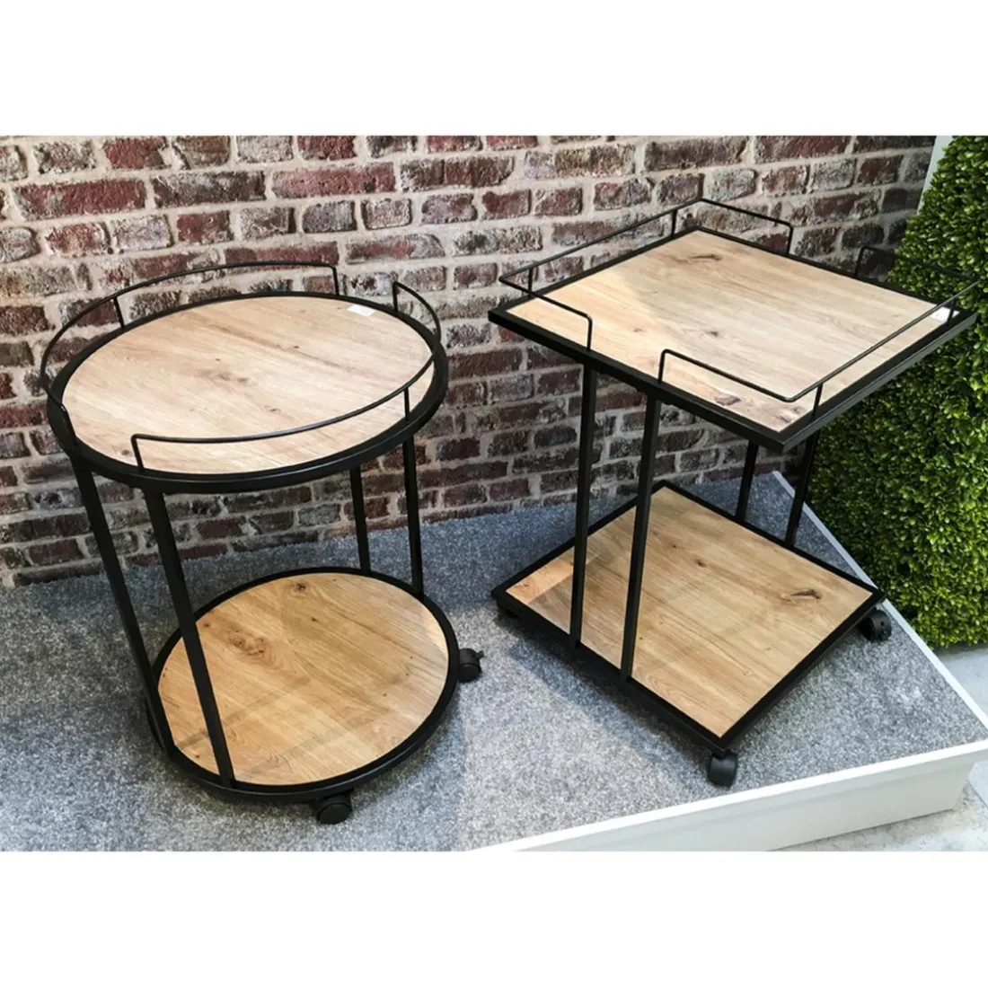 Desserte ronde sur roulettes avec plateaux en MDF décor chêne et en Tube d'acier laqué Noir