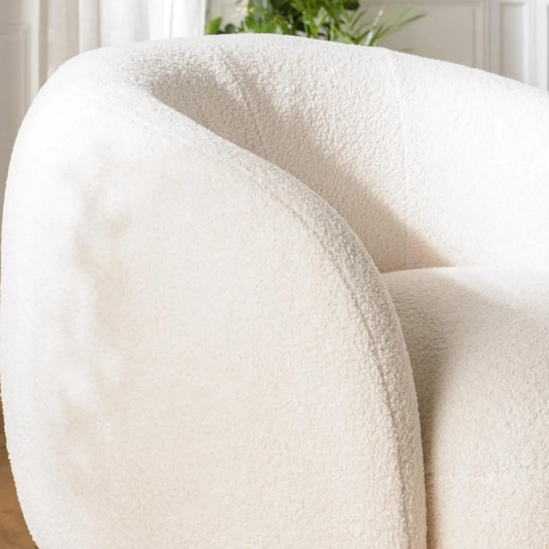 Fauteuil arrondi en tissu bouclette écru LEOPOLD