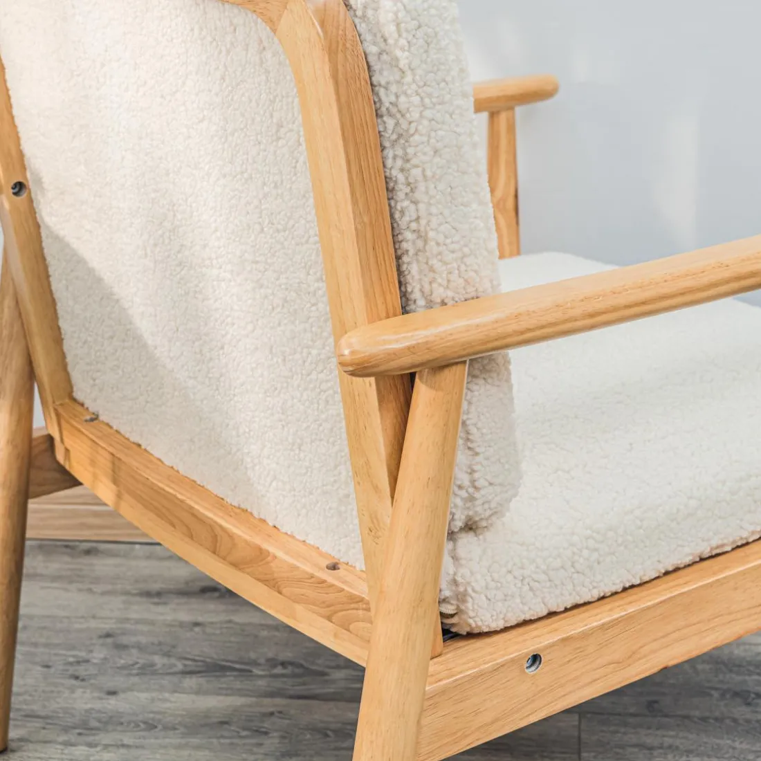 Fauteuil de Salon Scandinave avec Structure Bois et Bouclettes Blanc