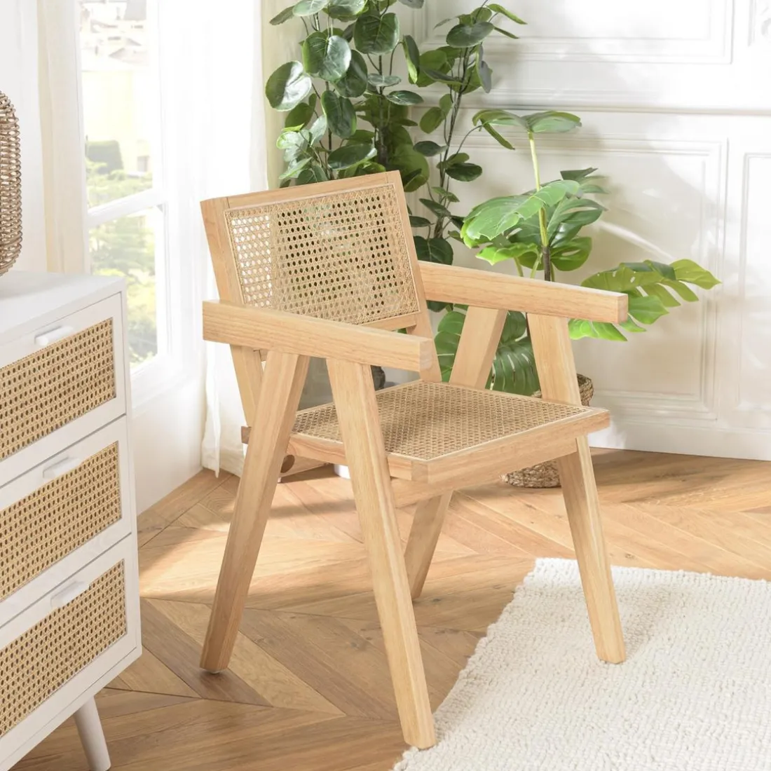Fauteuil en bois d’Hévéa clair dossier et assise rotin naturel AGATHE