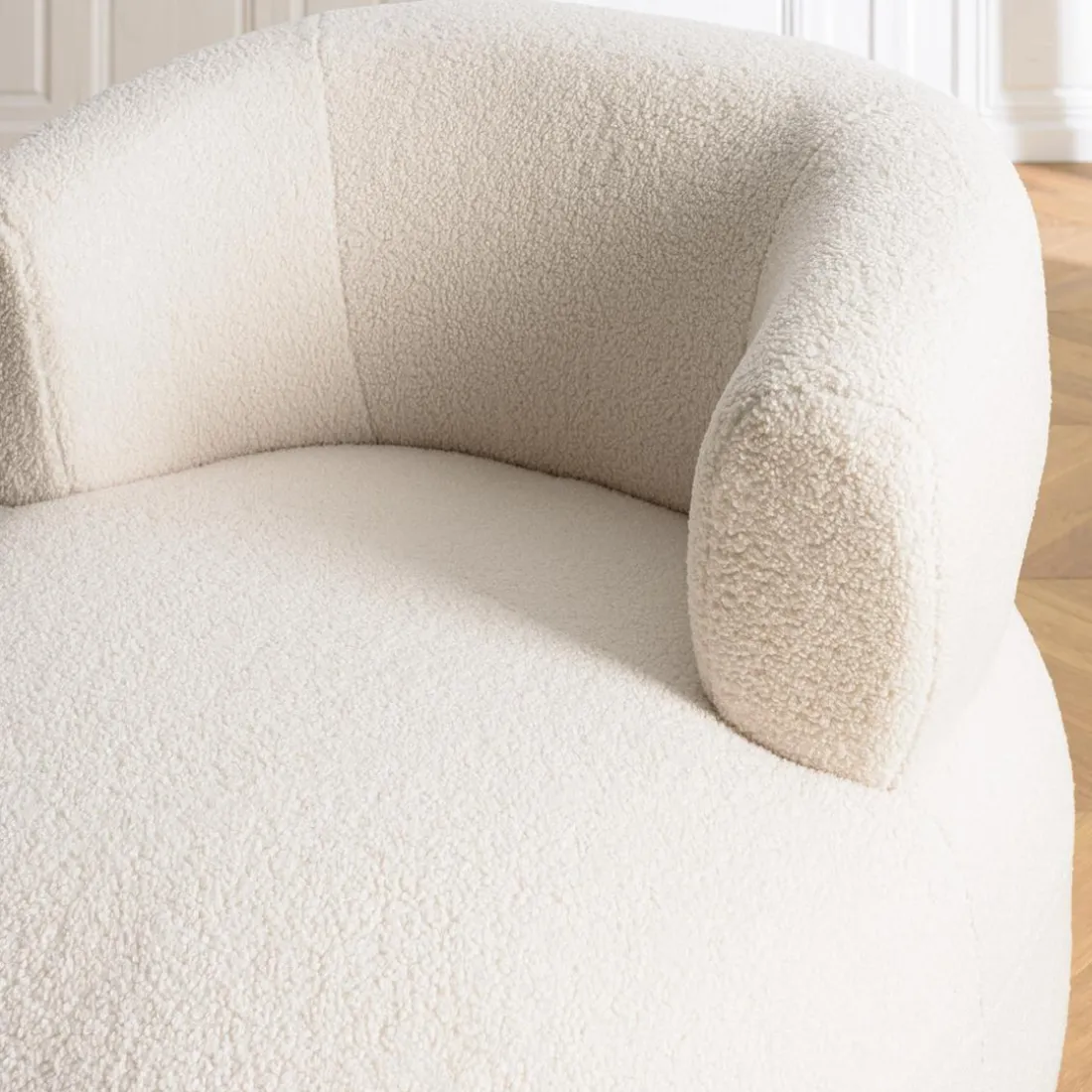 Fauteuil en tissu bouclette écru assise arrondie GASTON