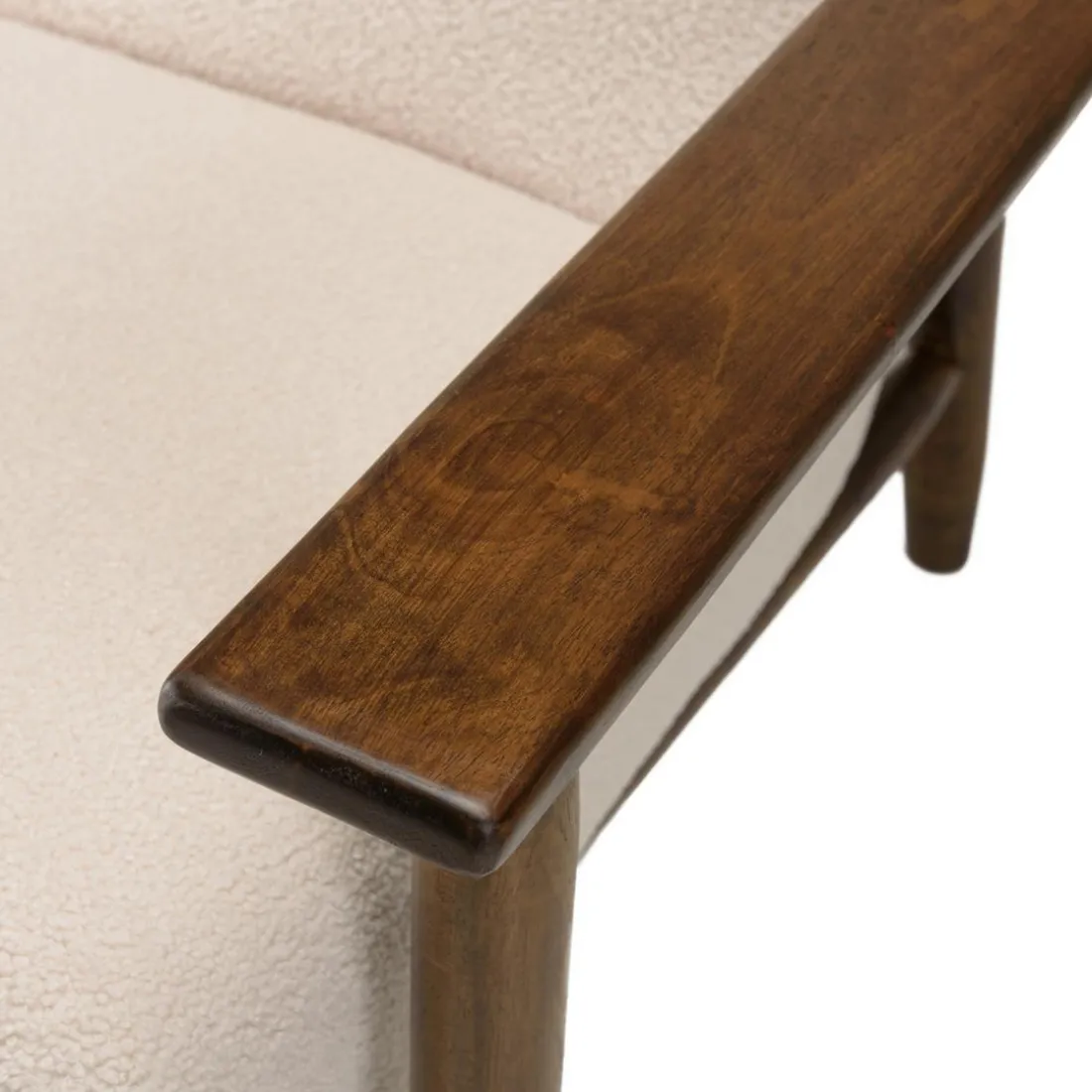 Fauteuil tissu bouclette écru structure et accoudoirs en bois GASTON