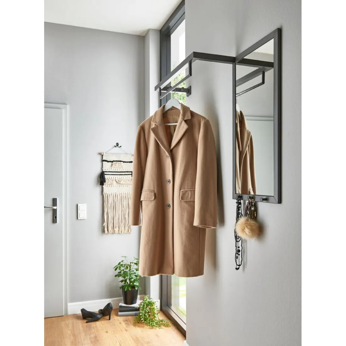 Garderobe murale avec 1 tringle et miroir integré à côté en tube d'acier époxy Gris anthracite