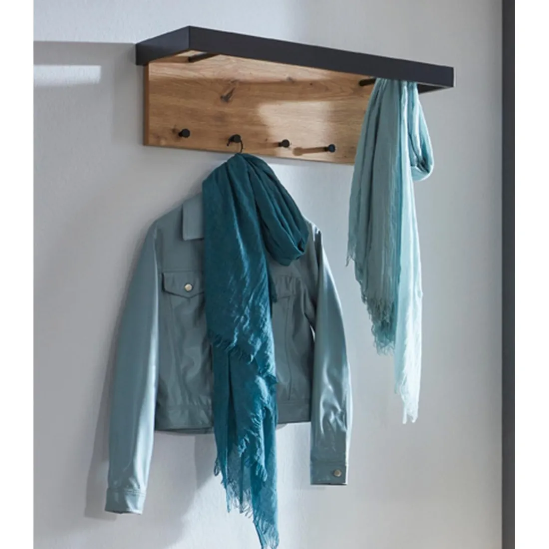 Garderobe murale avec Tringles et 5 crochets en MDF décor mélamine chêne et en Métal laqué noir Brillant