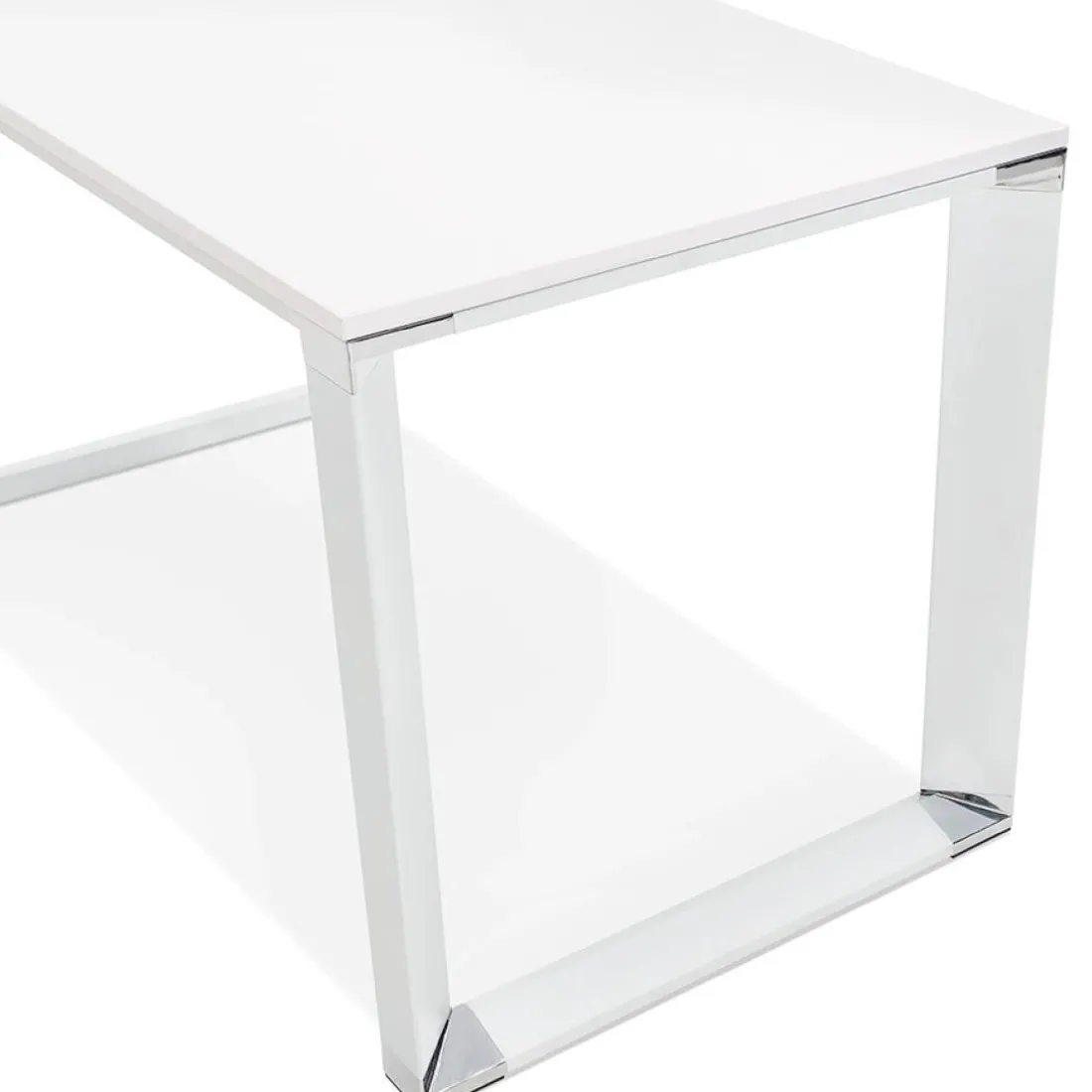 Grand bureau de direction droit 'XLINE' en bois blanc