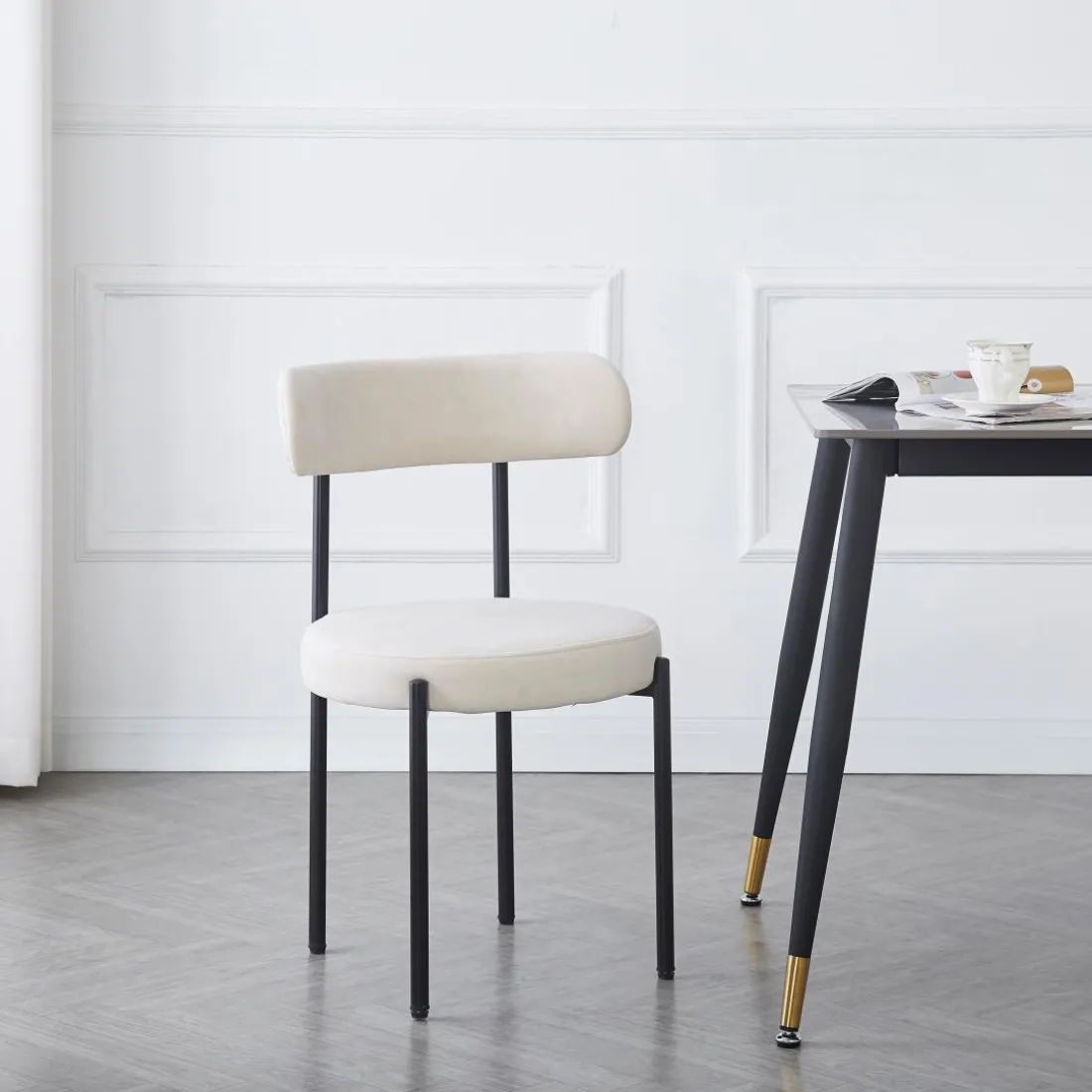 La chaise LARS design scandinave beige
