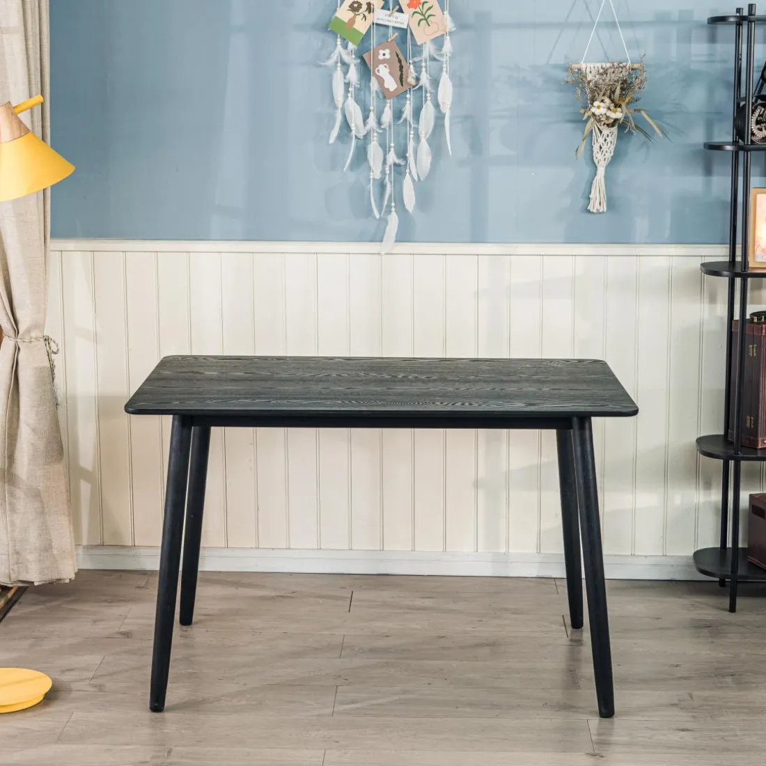 La table à manger BONIFACIO design rustique et épuré Facile à monter 4 personnes