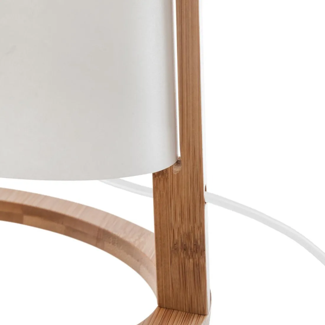 Lampe bambou et abat-jour plastique