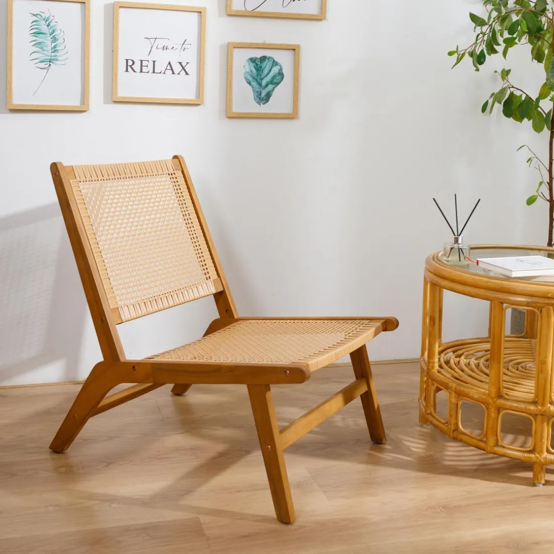 Le fauteuil intérieur extérieur en acacia massif AGUILARES style scandinave marron