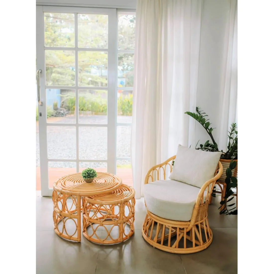 Le Fauteuil PALOPO design scandinave épuré assise en rotin naturel et tissu etanche