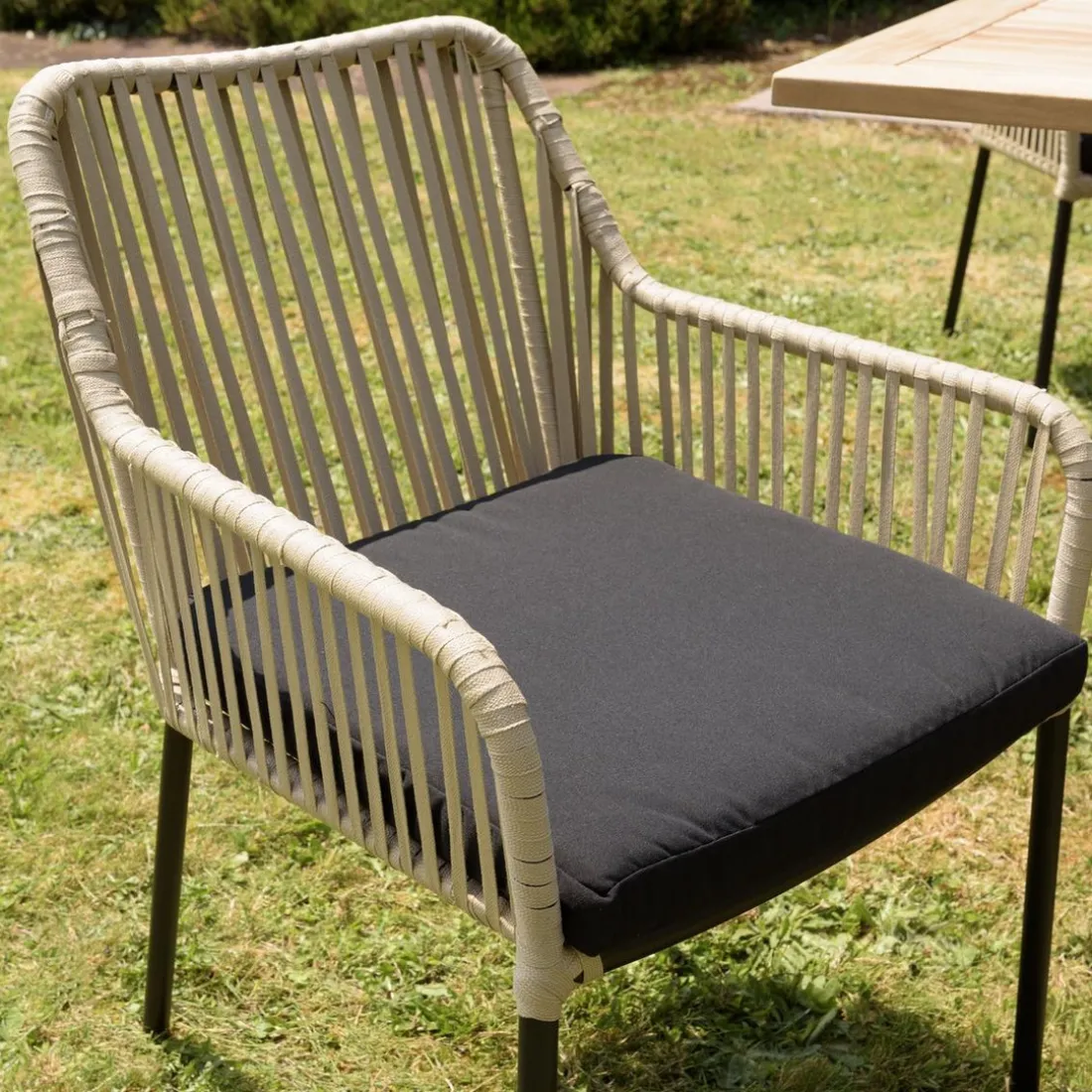 Lot de 2 fauteuils cordage couleur naturelle coussin assise noir MALO