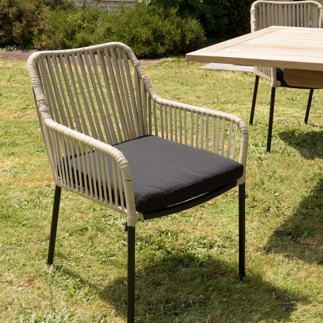 Lot de 2 fauteuils cordage couleur naturelle coussin assise noir MALO