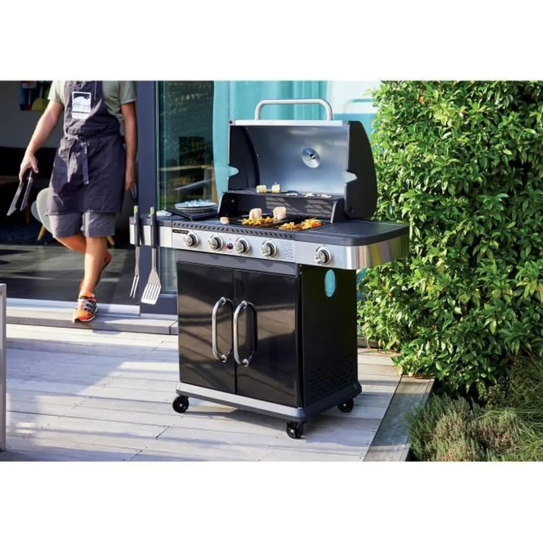 Pack Barbecue gaz Américain FIDGI 4 brûleurs avec Housse et Coffret 3 pièces aimantés : pince, spatule, fourchette