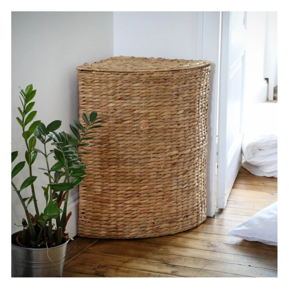 Panier à Linge d'Angle en Jacinthe d'Eau Beige