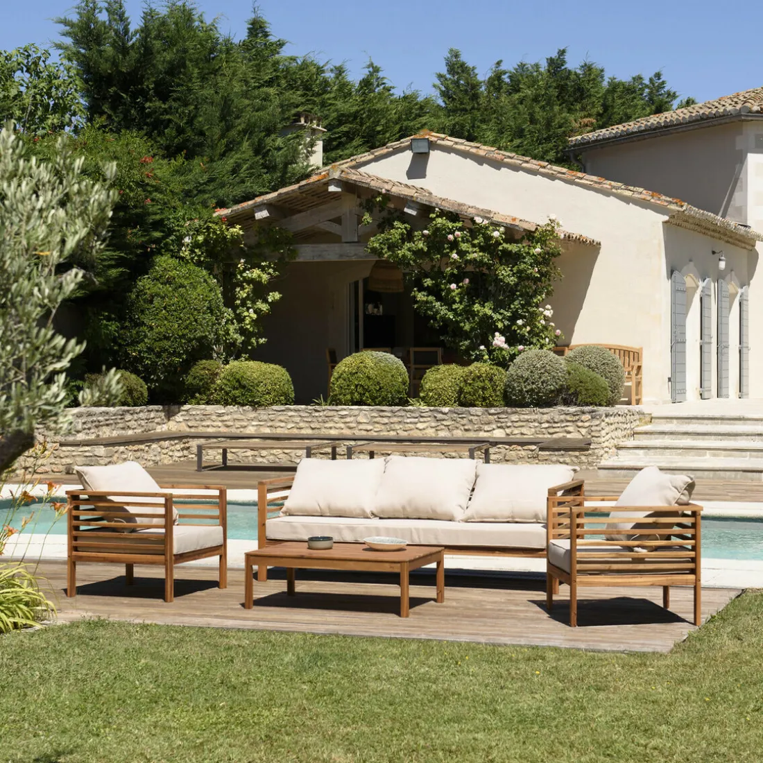 SALON DE JARDIN EN BOIS ACACIA 5 pers. - 1 Canapé 3 places, 2 fauteuils et 1 table basse rectangulaire 100 x 60 cm