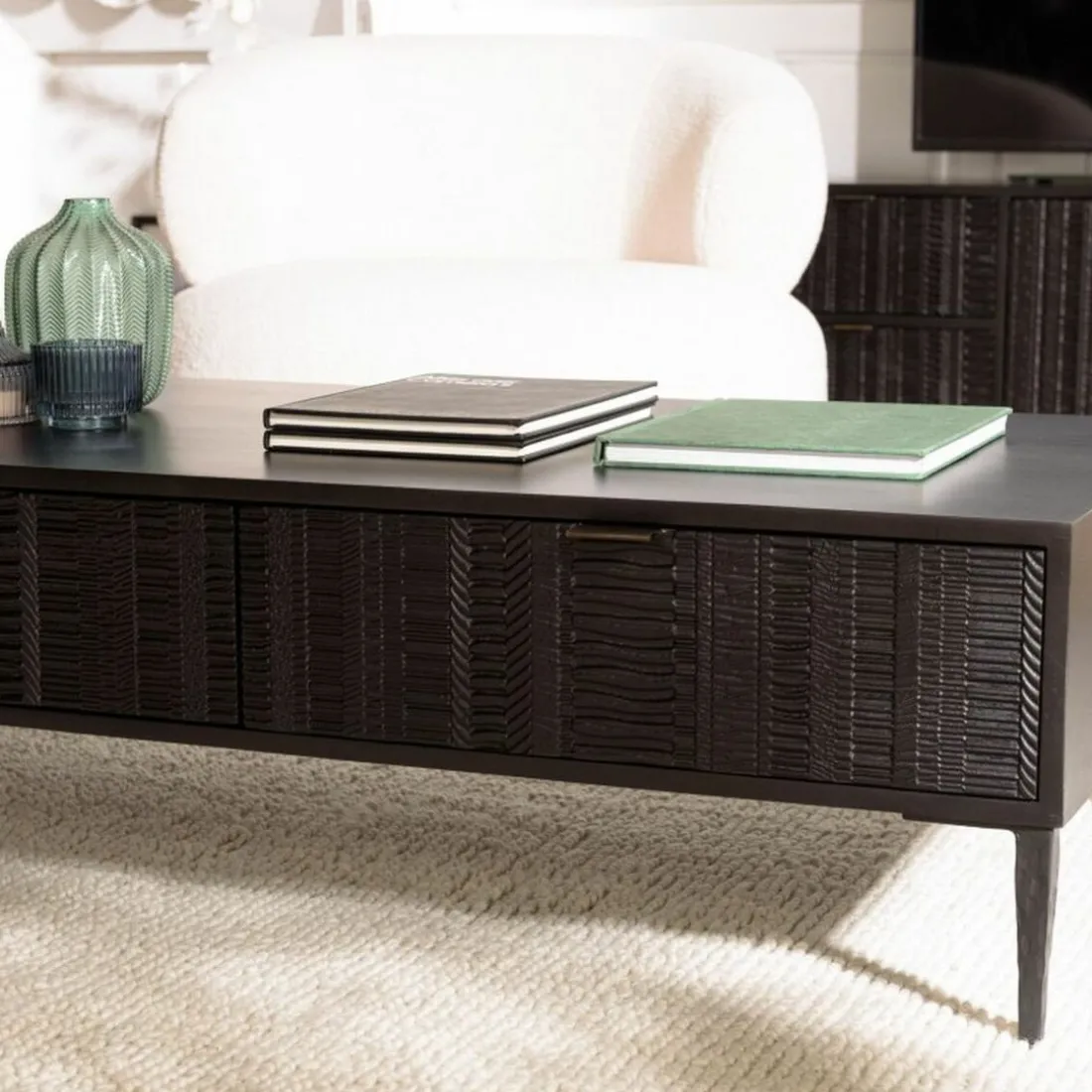 Table basse en manguier avec 2 tiroirs sculptés et pieds métal GLORIA noire