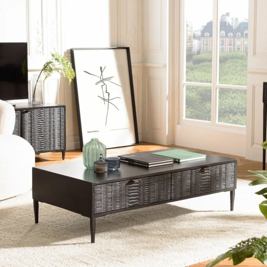 Table basse en manguier avec 2 tiroirs sculptés et pieds métal GLORIA noire