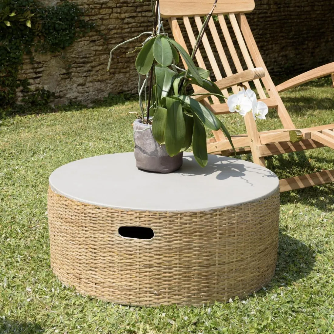 Table basse ronde plateau en béton socle en bambou naturel HECTOR