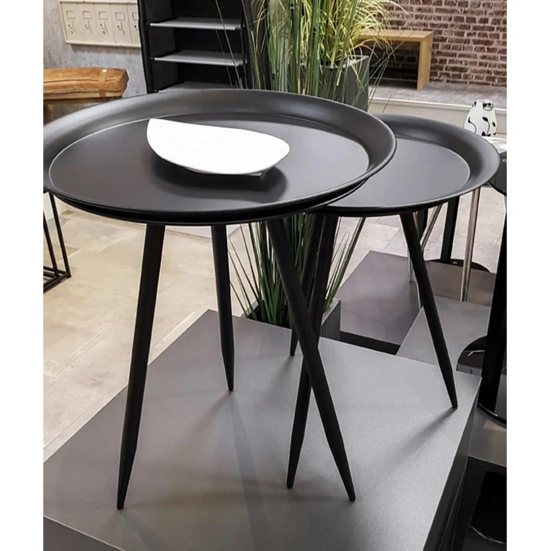 table d'appoint en métal laqué noir grand modèle