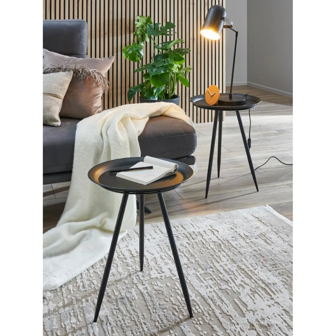 table d'appoint en métal laqué noir grand modèle