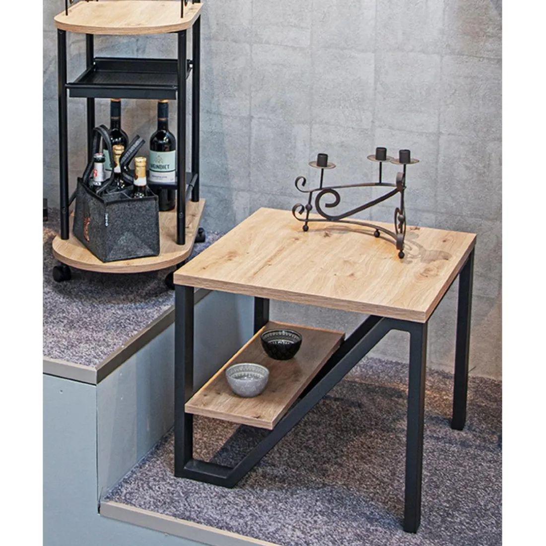 Table d'appoint en métal noir et plateaux décor chêne