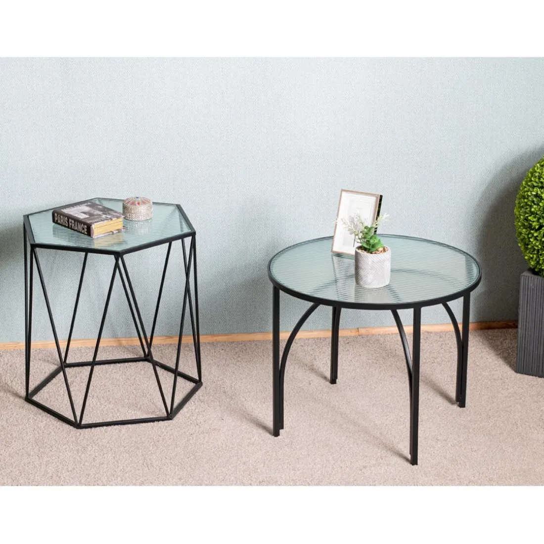 table d'appoint en verre et métal laqué