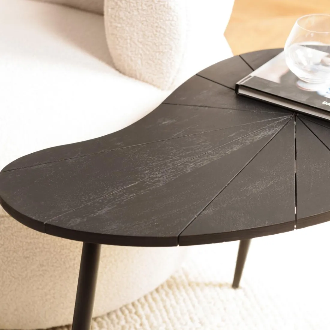 Table d’appoint ovoïde plateau texturé Noir mat et pieds Fer noir JAMES