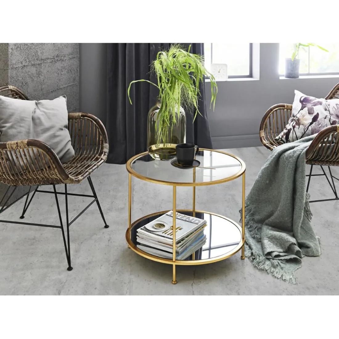 Table d'appoint ronde en tube d'acier laqué or avec plateau de dessous en miroir et plateau de dessus en verre trempé transparent