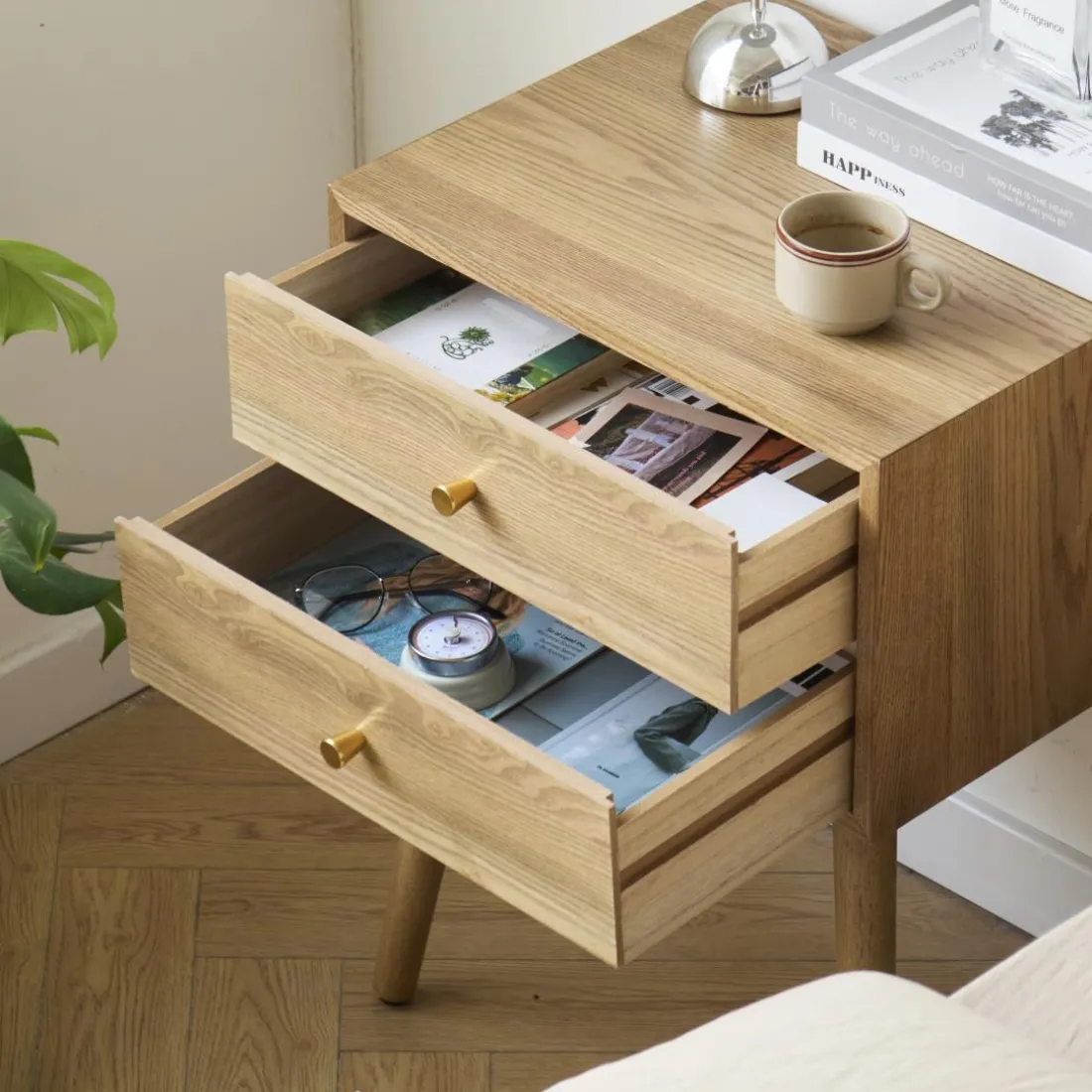 Table de chevet TONDER design scandinave et sa structure en bois massif
