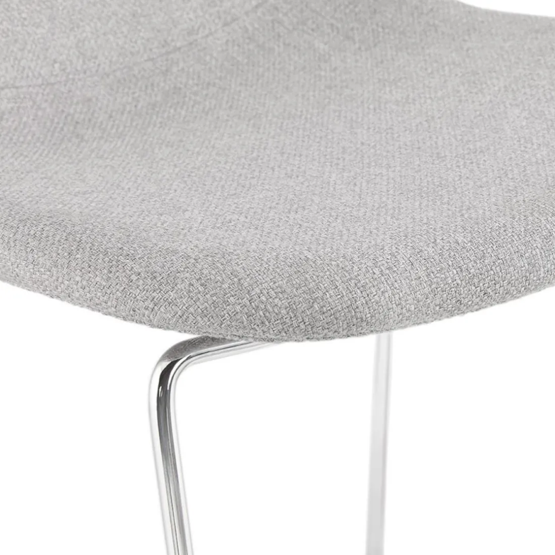 Tabouret snack mi-hauteur empilable 'FAKIR MINI' en tissu gris clair et pied en métal chromé