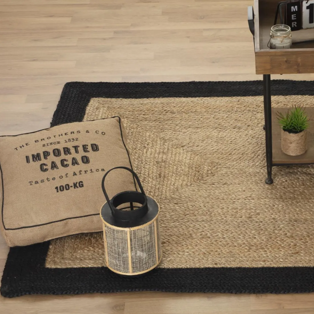 Tapis en Jute à Bord Noir