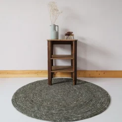 Tapis rond laine feutrée NEETHU olive taille S